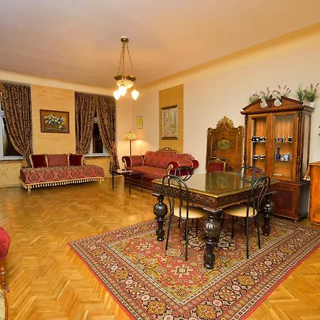 Apartment Magnificent On Halitska *